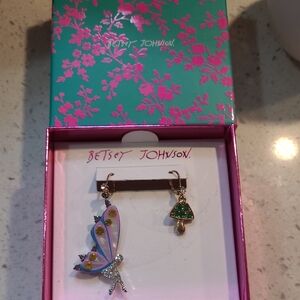 New In Box Betsy Johnson Mismatched Enchanted Ferry Earrings And Mushrooms
